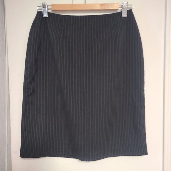 Pencil Skirt Classic Knee Length Black Pinstripe - Picture 4 of 14